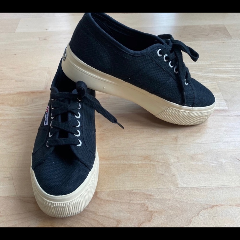 Black superga